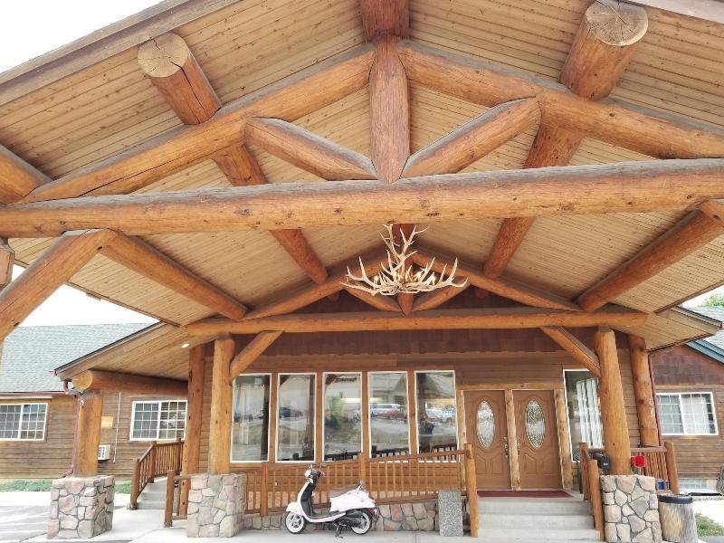 Carriage House Inn image
