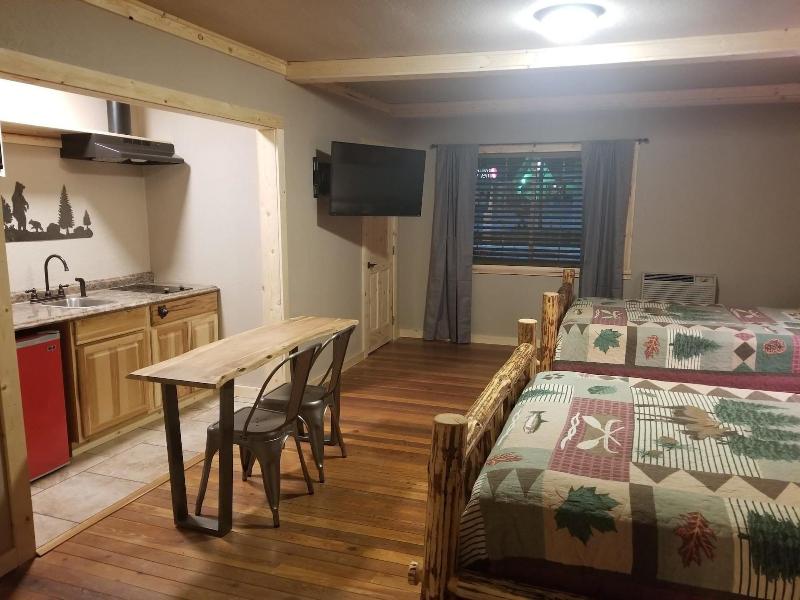 Carriage House Inn image