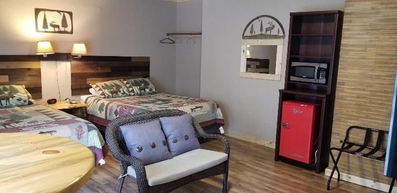 Carriage House Inn image