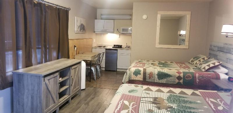 Carriage House Inn image