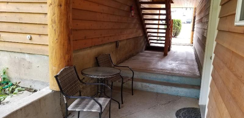 Carriage House Inn image