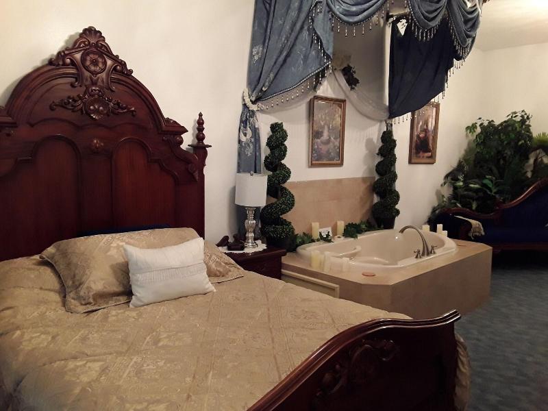 Lions Gate Manor Bed And Breakfast image