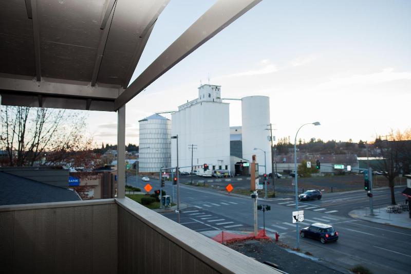 Monarch Motel image