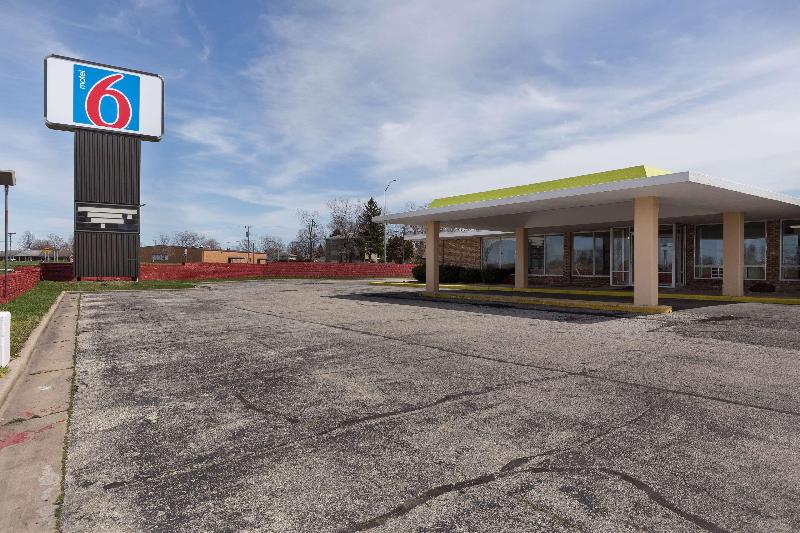 Motel 6 Lincoln, IL