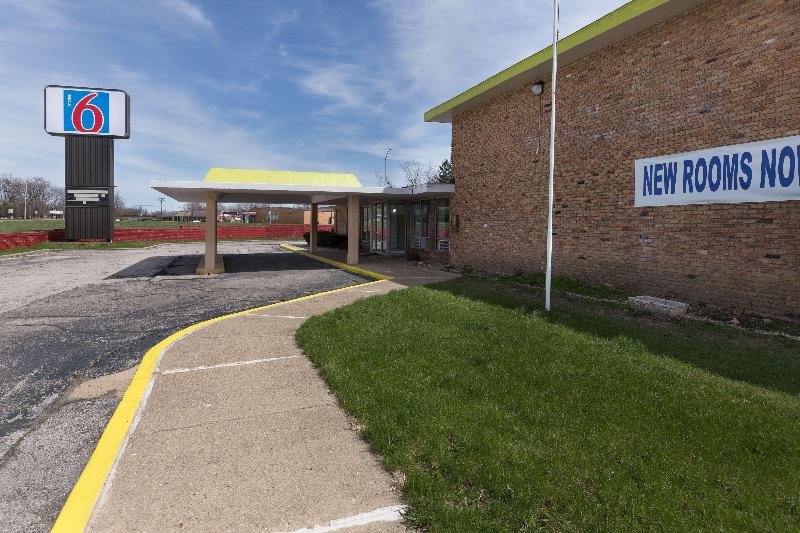 Motel 6 Lincoln, IL