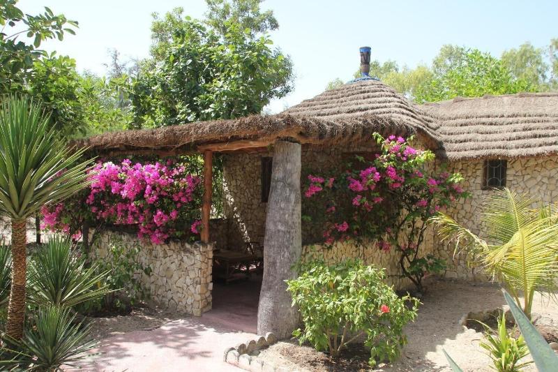 Le Calao Du Lac Rose image