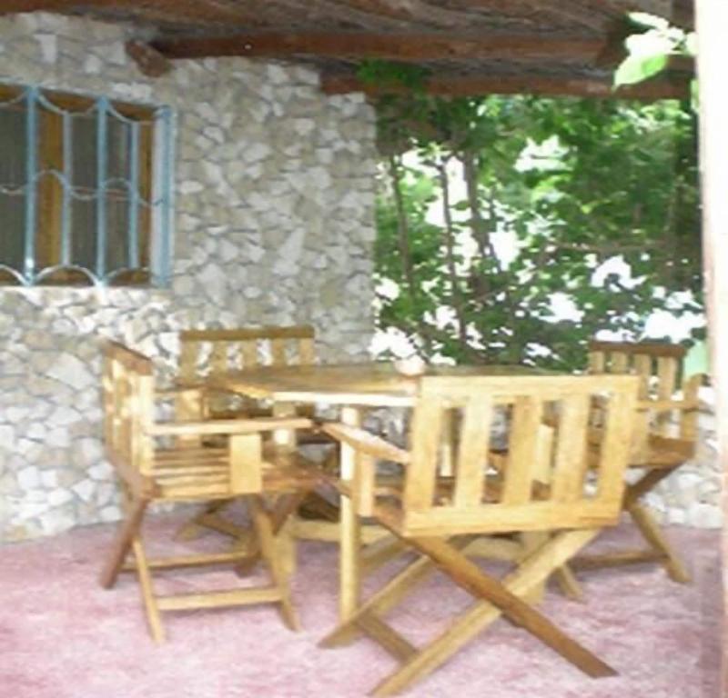 Le Calao Du Lac Rose image