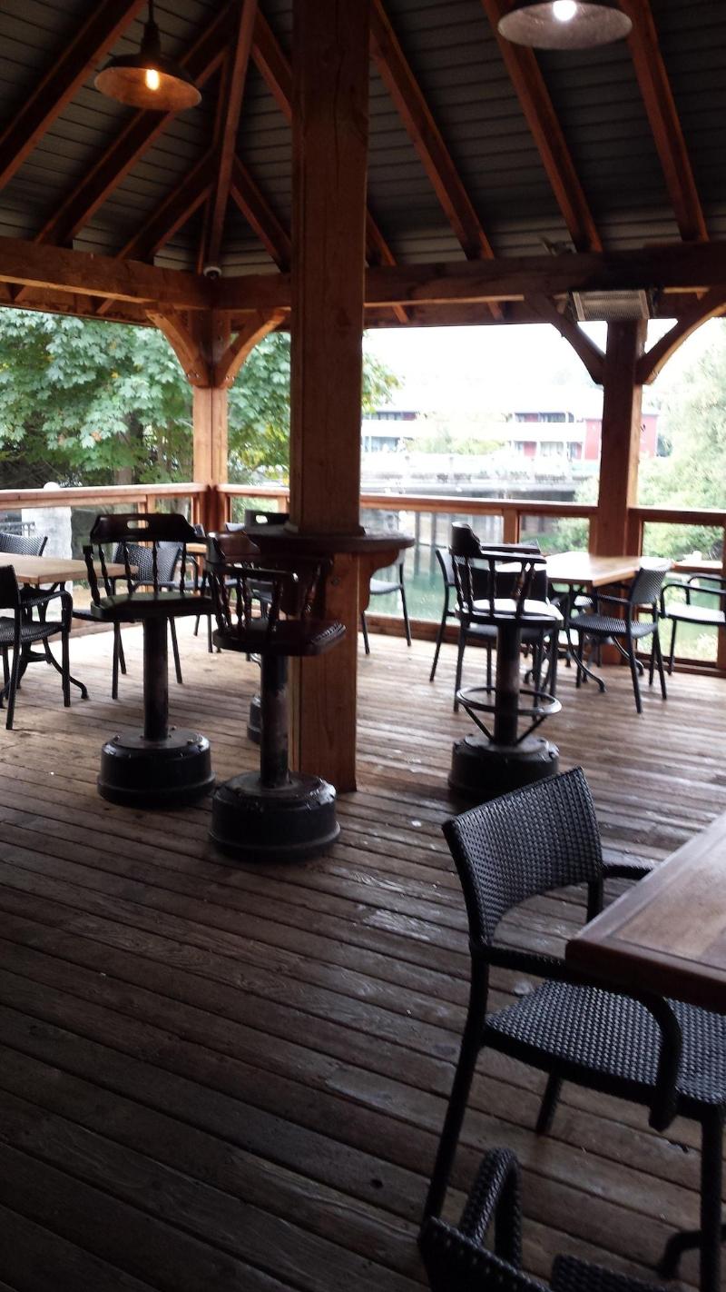 Riverside Inn BAR
