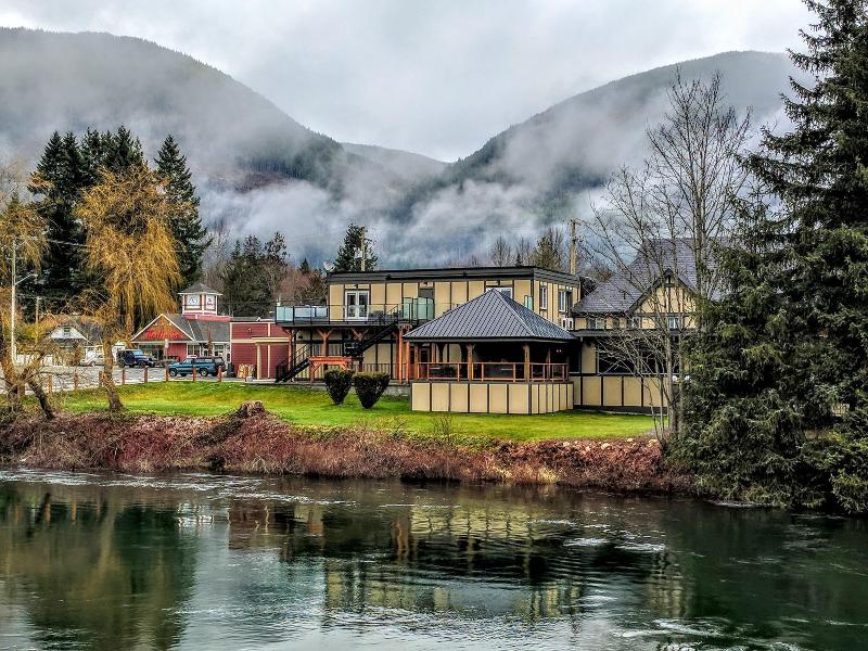 Riverside Inn image