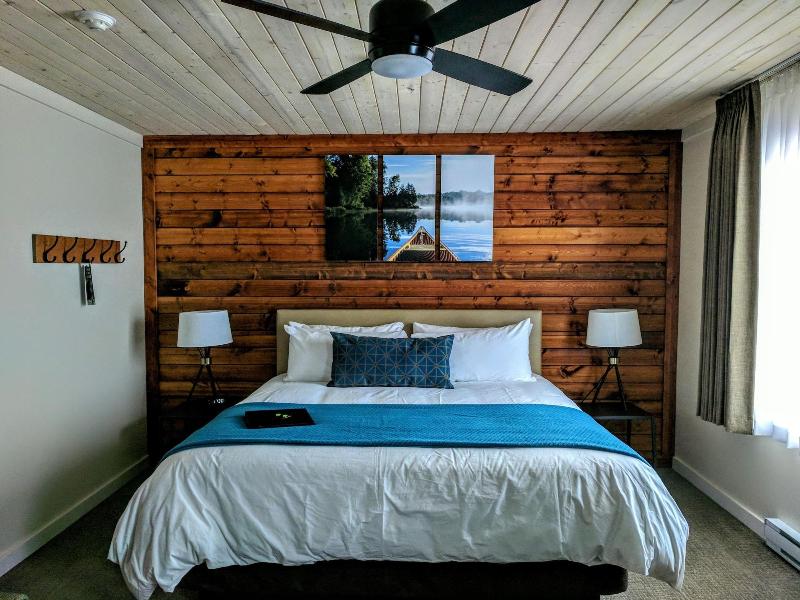 Riverside Inn image 4