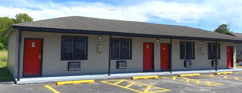 Whistling Pines Motel