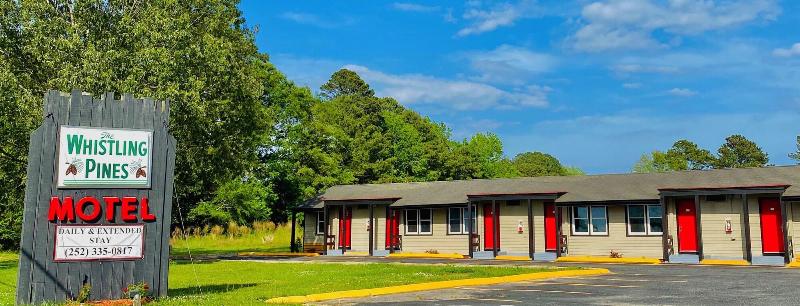Whistling Pines Motel