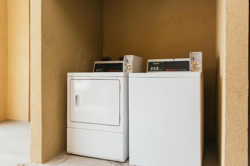 Budget Host Inn And Suites image
