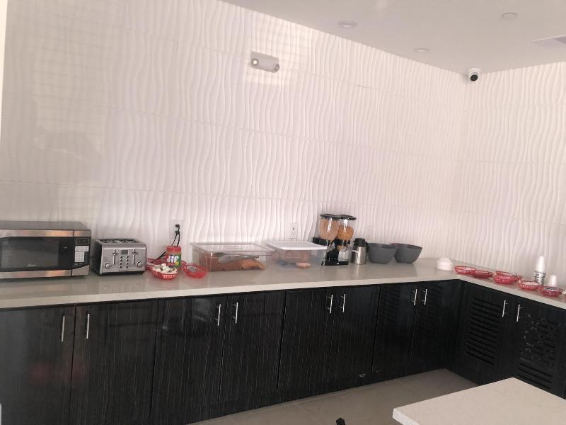 Budget Host Inn And Suites image