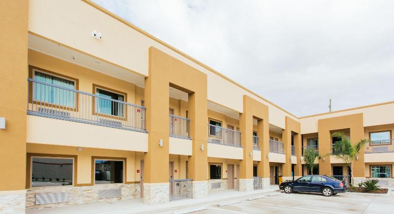Budget Host Inn And Suites image