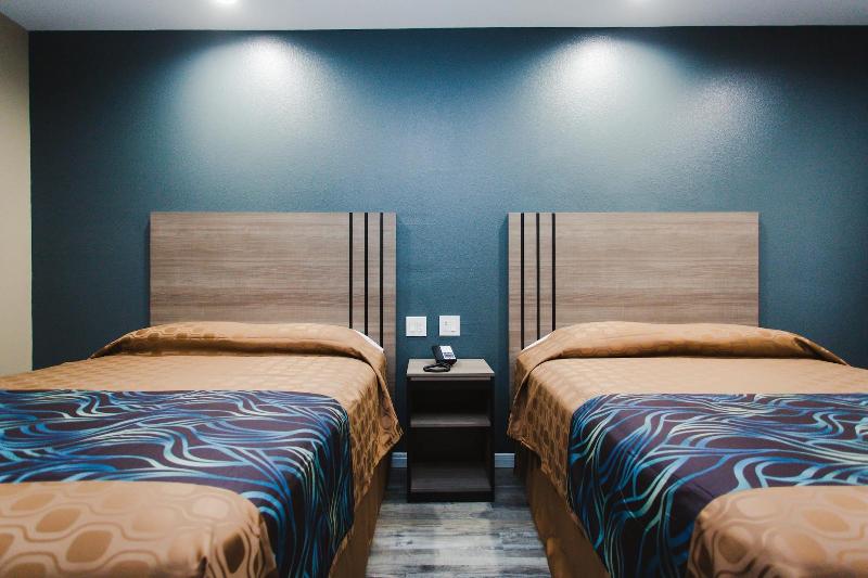 Budget Host Inn And Suites image