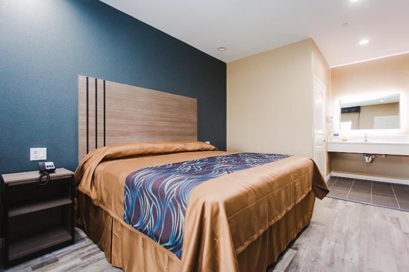 Budget Host Inn And Suites image