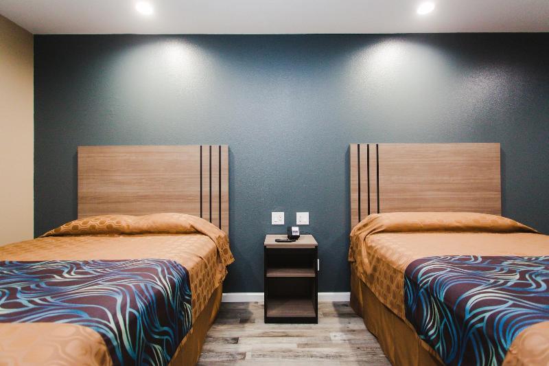 Budget Host Inn And Suites image