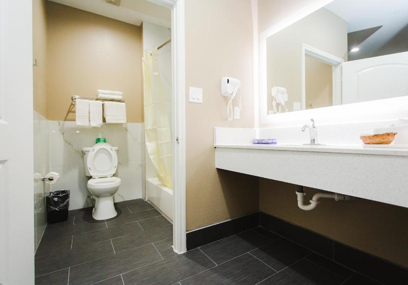 Budget Host Inn And Suites image