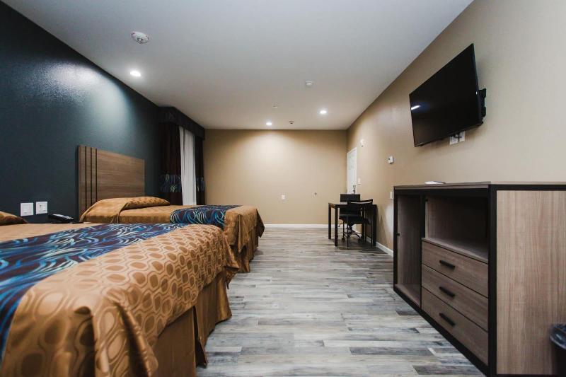 Budget Host Inn And Suites image