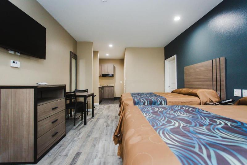 Budget Host Inn And Suites image