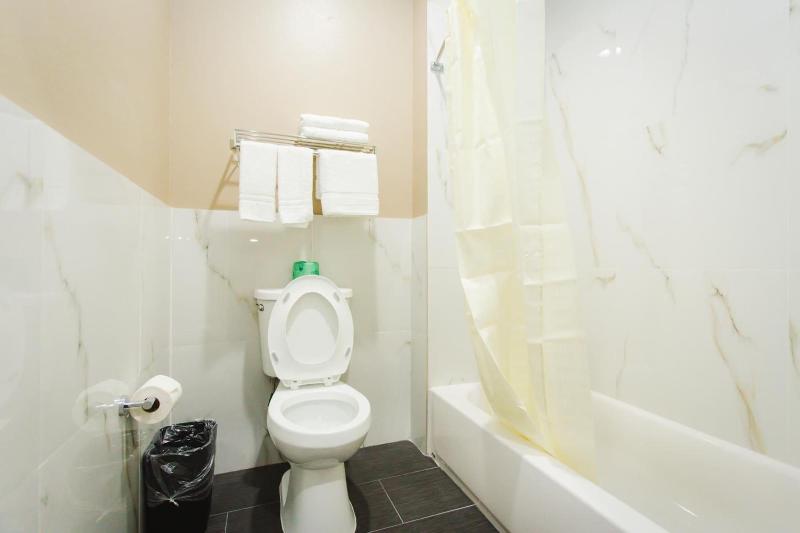 Budget Host Inn And Suites image