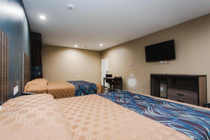 Budget Host Inn And Suites image