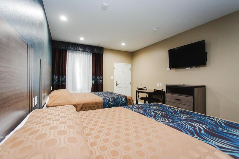 Budget Host Inn And Suites image