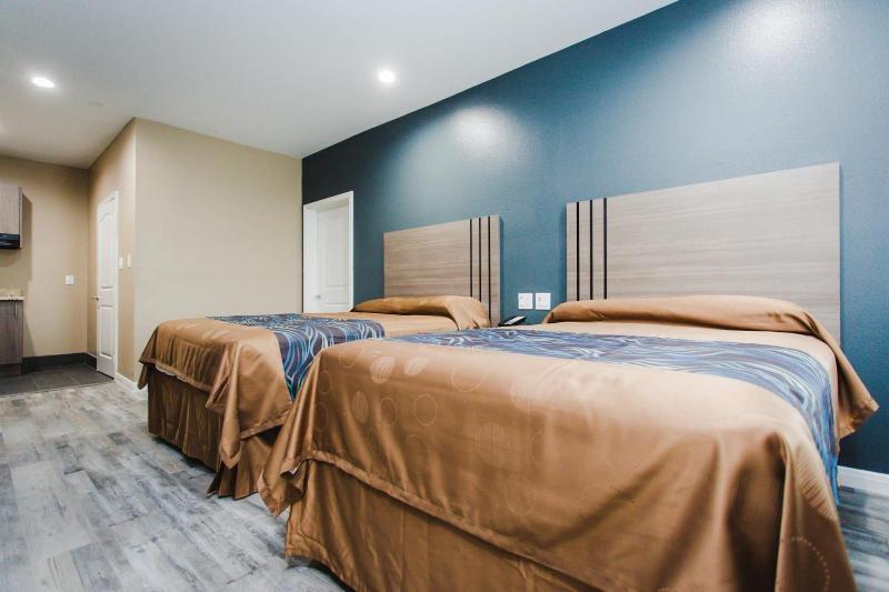 Budget Host Inn And Suites image