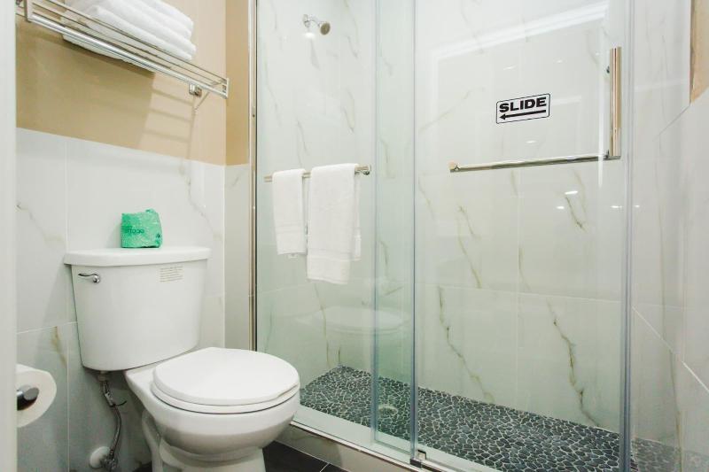 Budget Host Inn And Suites image
