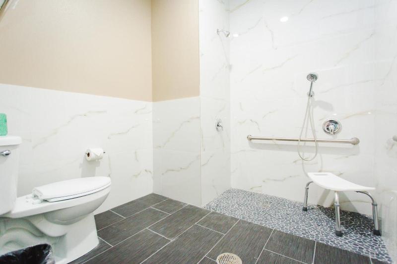 Budget Host Inn And Suites image