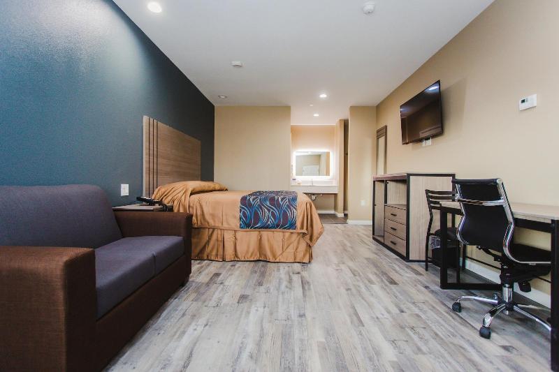 Budget Host Inn And Suites image