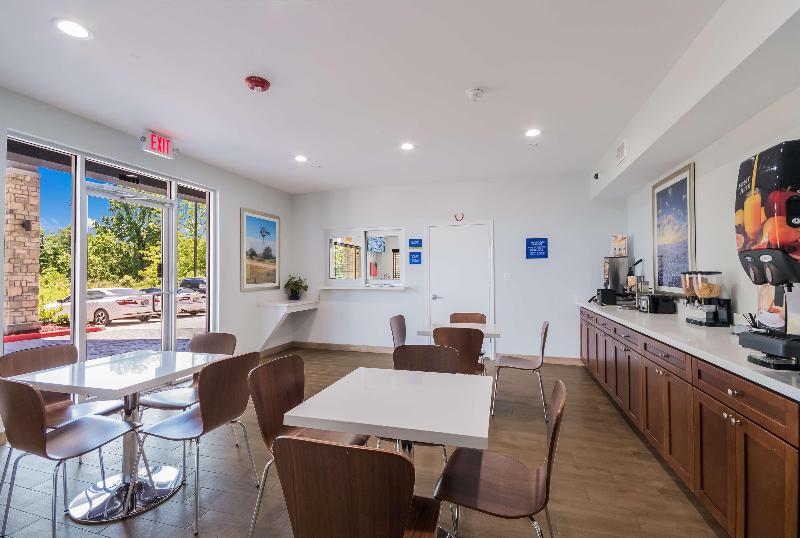 Americas Best Value Inn & Suites Porter North Hous image