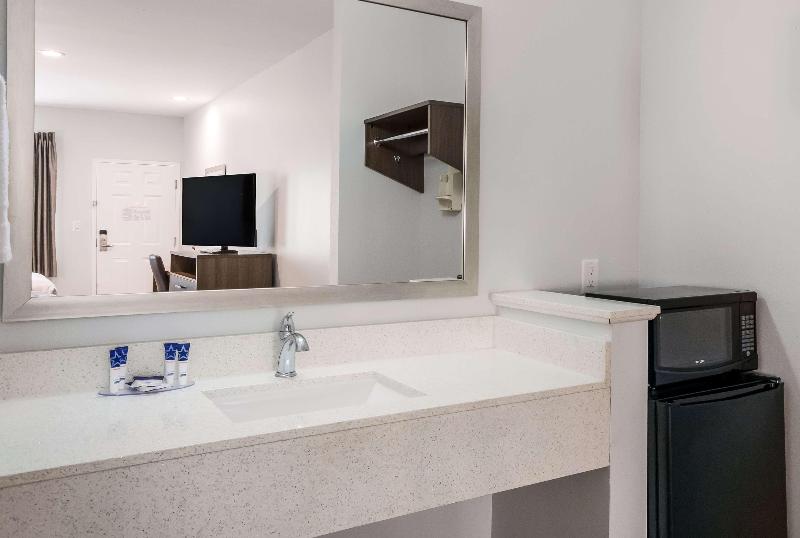 Americas Best Value Inn & Suites Porter North Hous image