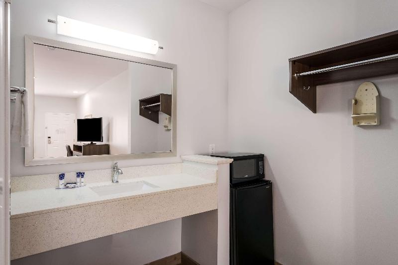 Americas Best Value Inn & Suites Porter North Hous image