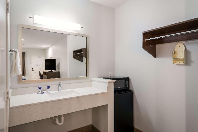 Americas Best Value Inn & Suites Porter North Hous image