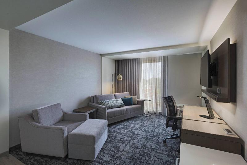 Courtyard by Marriott St. Louis Brentwood image