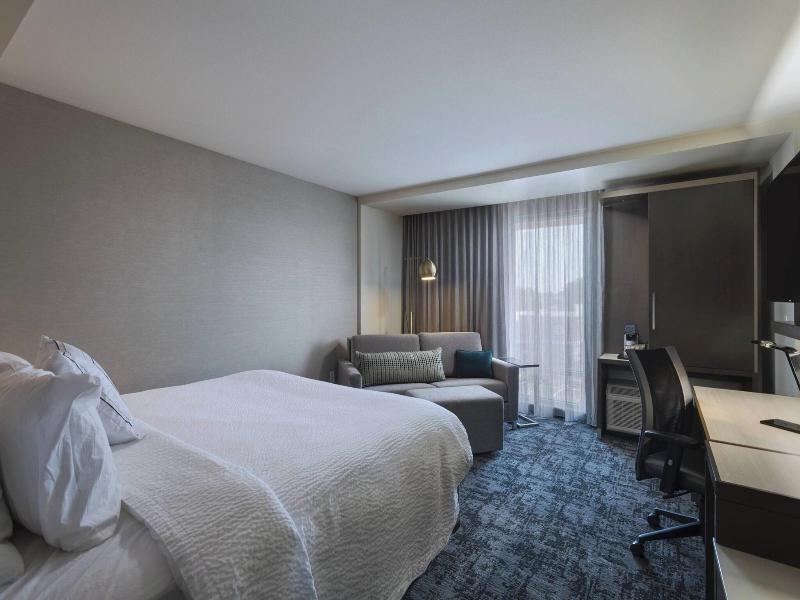 Courtyard by Marriott St. Louis Brentwood image