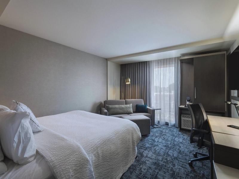 Courtyard by Marriott St. Louis Brentwood image