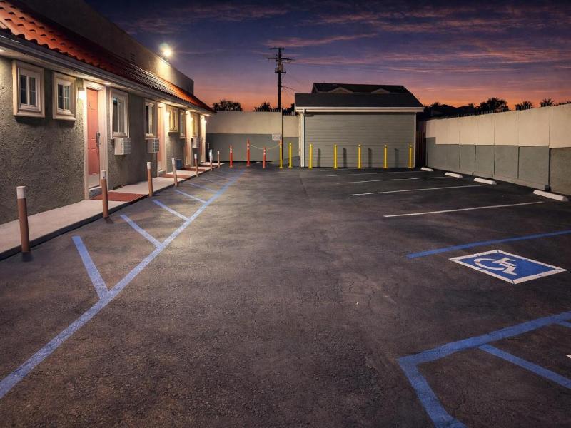 Carlton Motel image