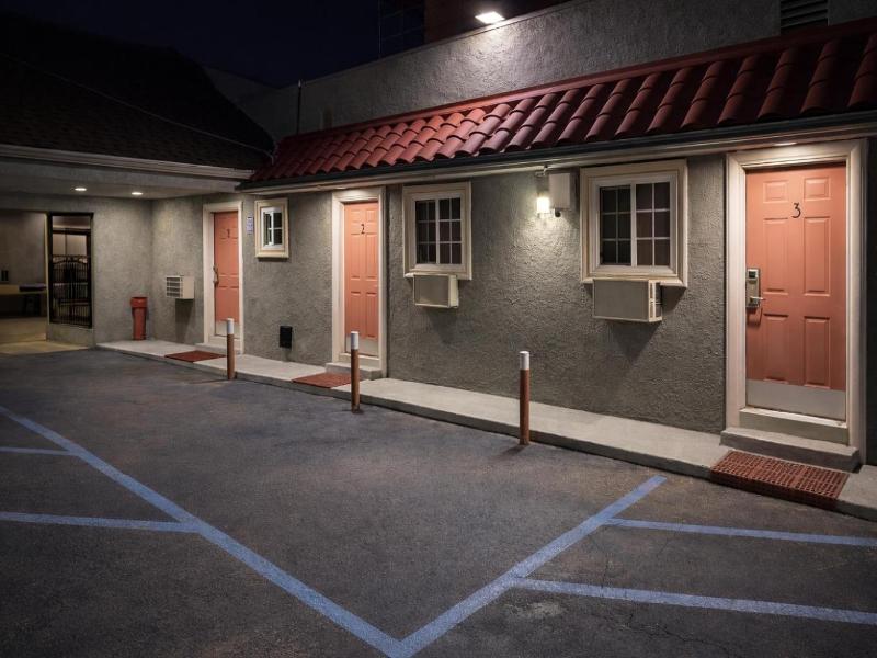 Carlton Motel image