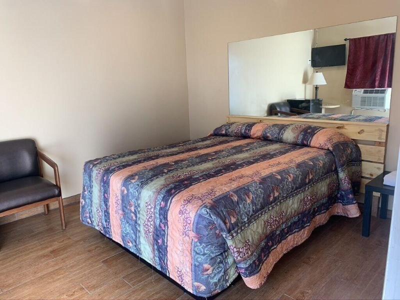 Carlton Motel image