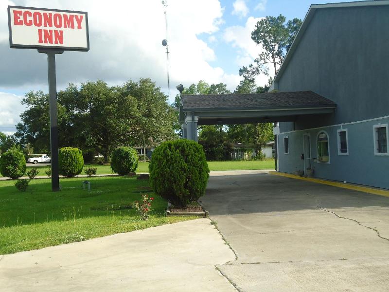 Economy Inn — general view