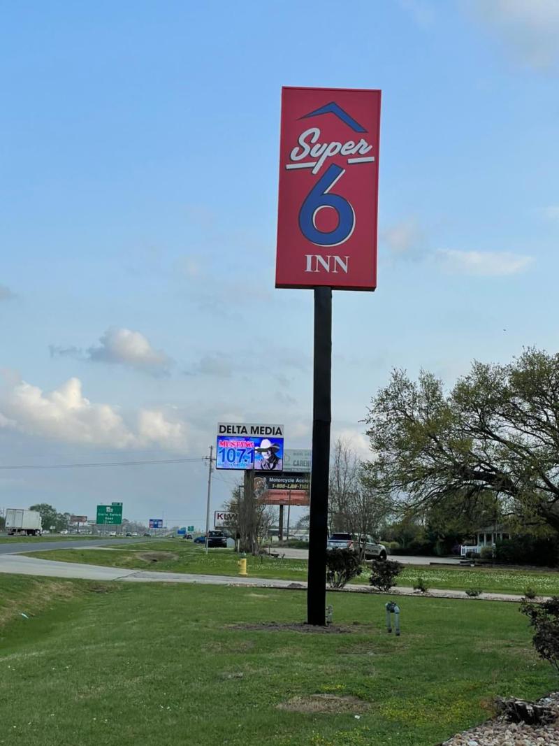 Economy Inn — general view