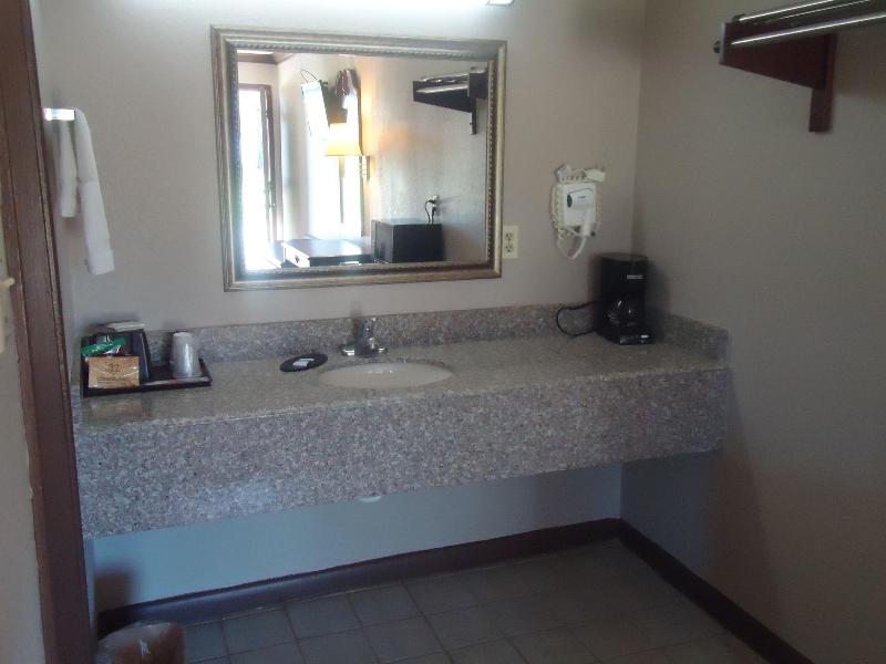 Economy Inn