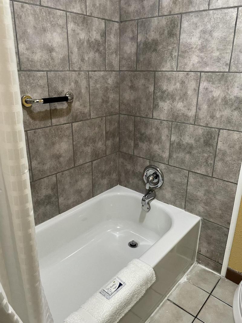 Economy Inn — photo 13