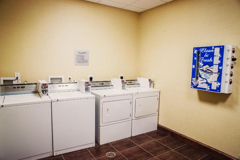 Three Rivers Inn & Suites