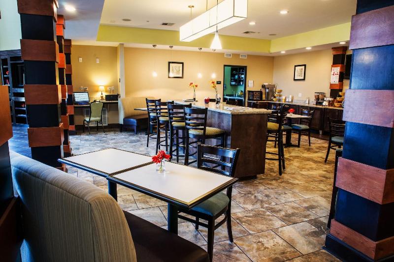 Three Rivers Inn & Suites