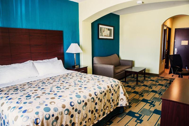Three Rivers Inn & Suites 4