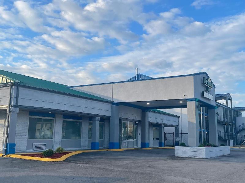 Budgetel Inn & Suites 4